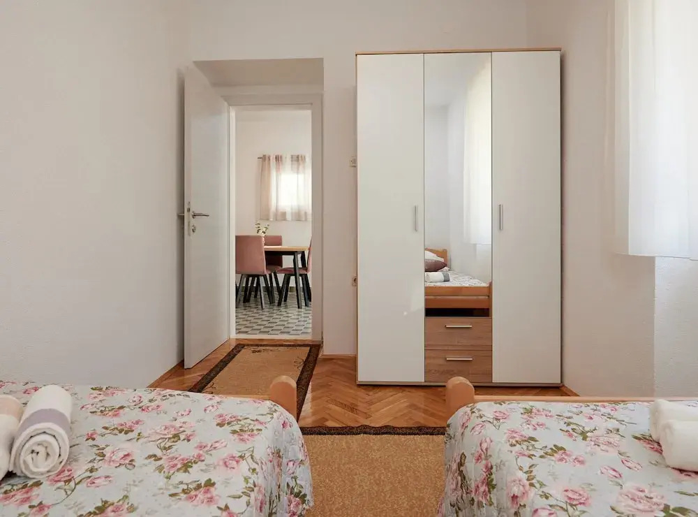 Cozy Downtown Trogir Apartment With Balcony