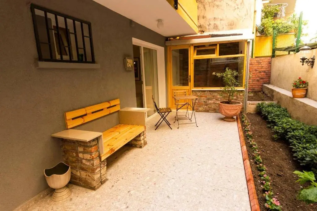 Yakamoz 2 BR Stylish House with garden in Kadikoy