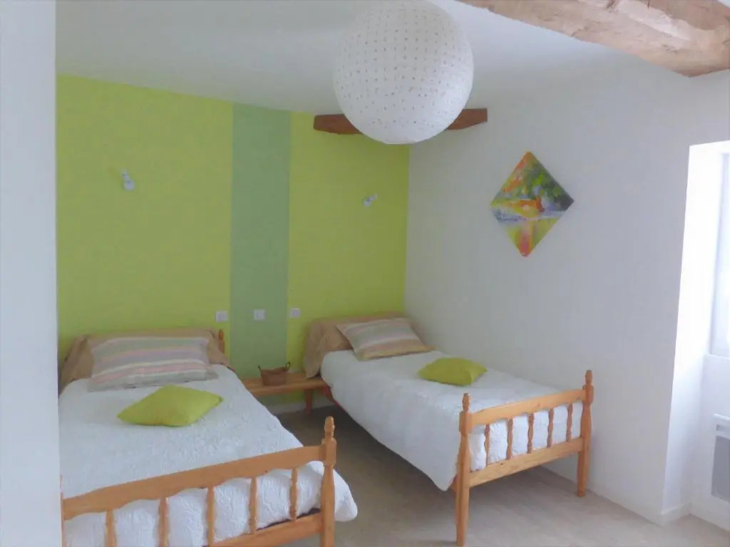 Gîte rénové avec jardin clos, proche plages, Wifi, parking pour voiture électrique - FR-1-426-164