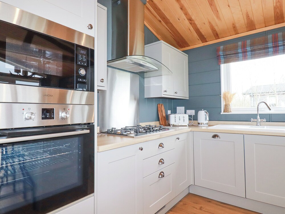 6 Meadow Retreat