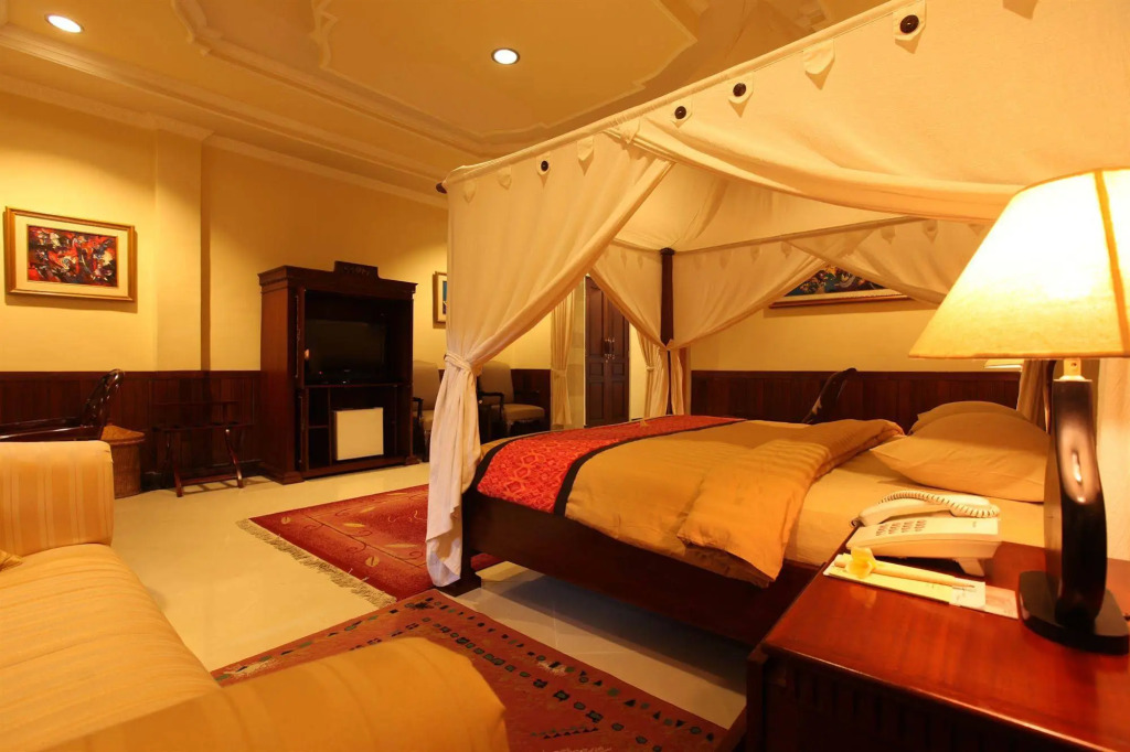 Super OYO Townhouse Oak Maxi Hotel Legian