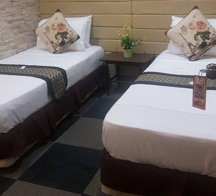 Roy's Cabin Suites