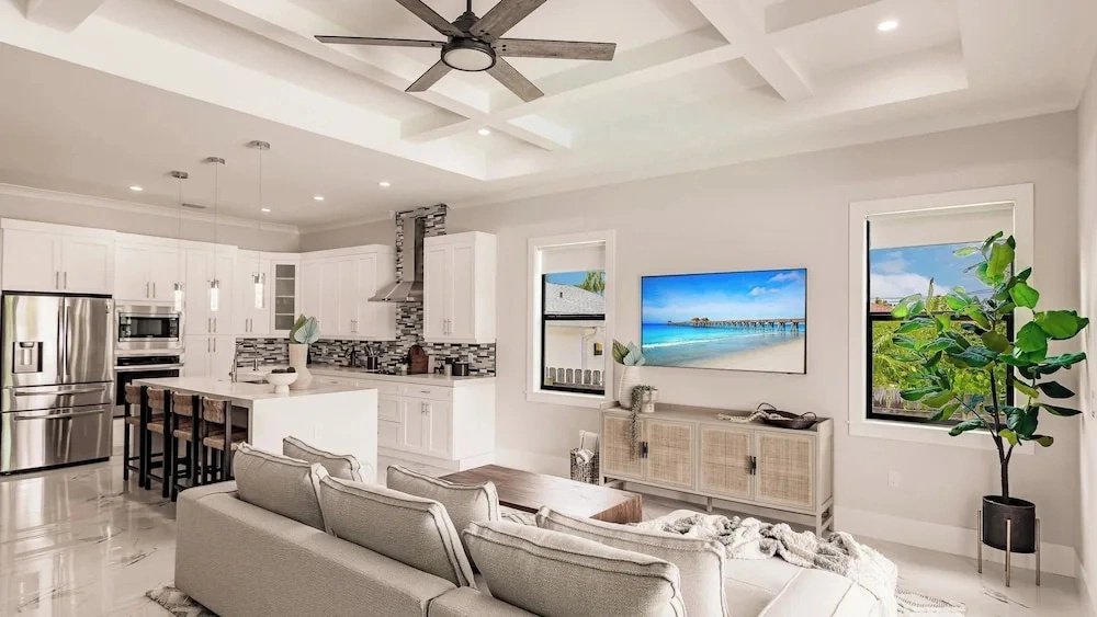 Coastal Sol by Avantstay Naples Park Retreat Pool + Outdoor Kitchen + Near Vanderbilt Beach