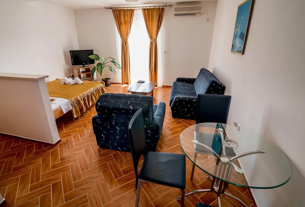 Bianca Apartments