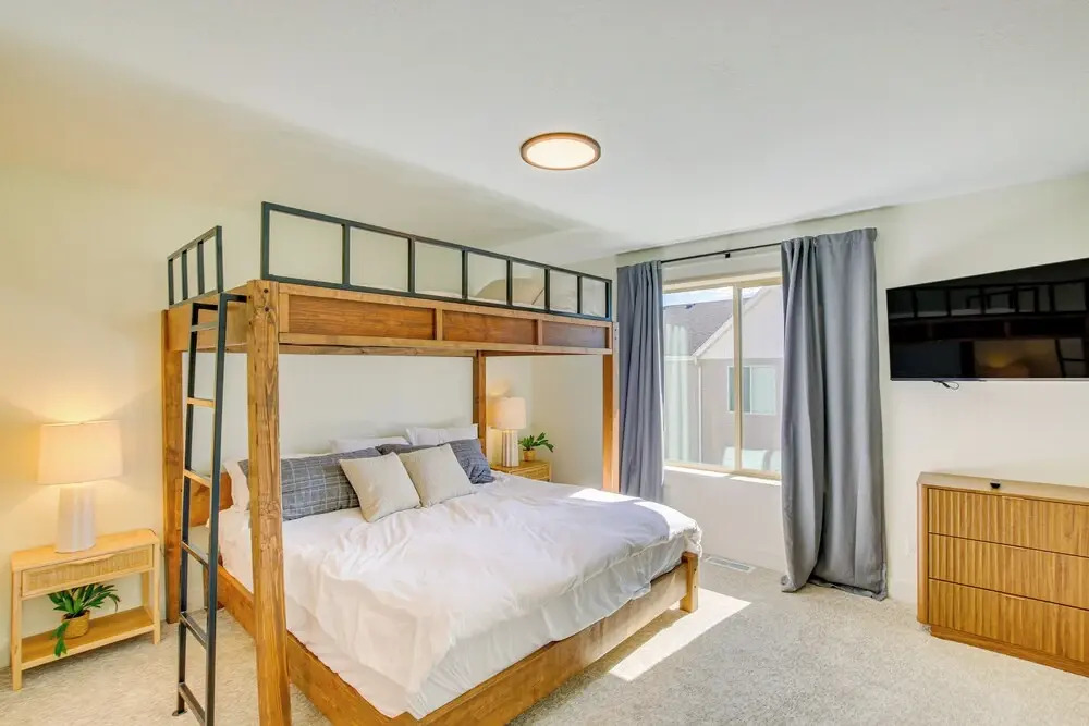 Spacious Utah Home w/ Hot Tub < 1 Mi to Bear Lake!