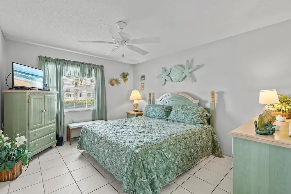 Colony Beach Club 139