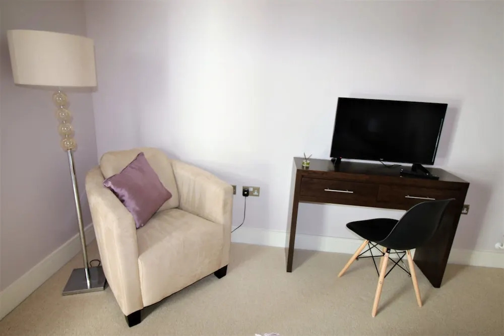 Extravagant Court Apartment
