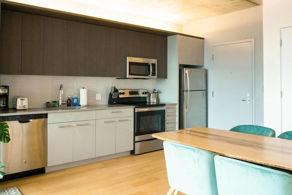Designer, Spacious 1BD in Historic District