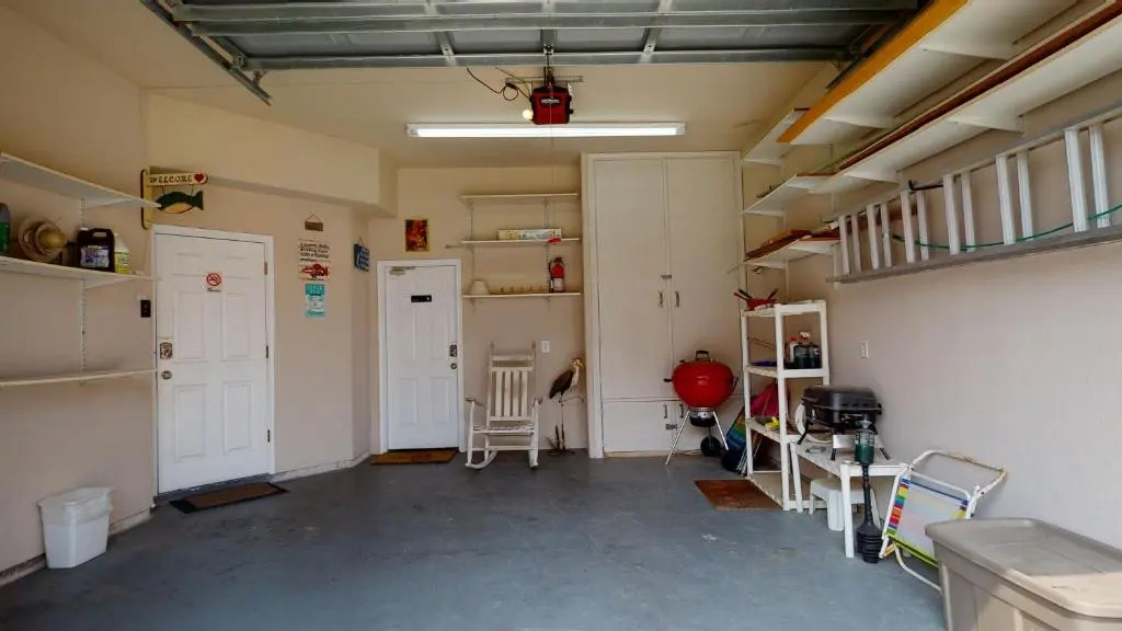 FH4 Charming 3 Bedroom Condo, Near Beach, Shared Pool