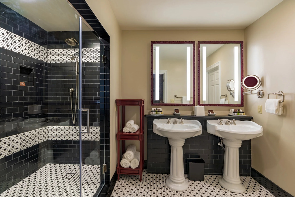 Dauphine Orleans Hotel