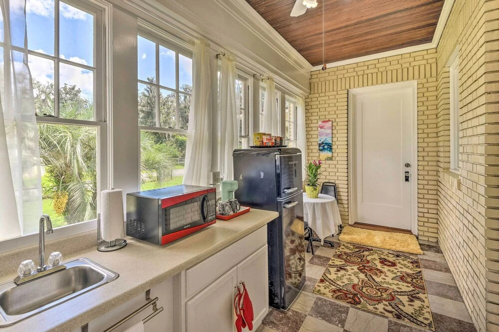 Historic Crescent City Studio - Lakefront w/ Dock!