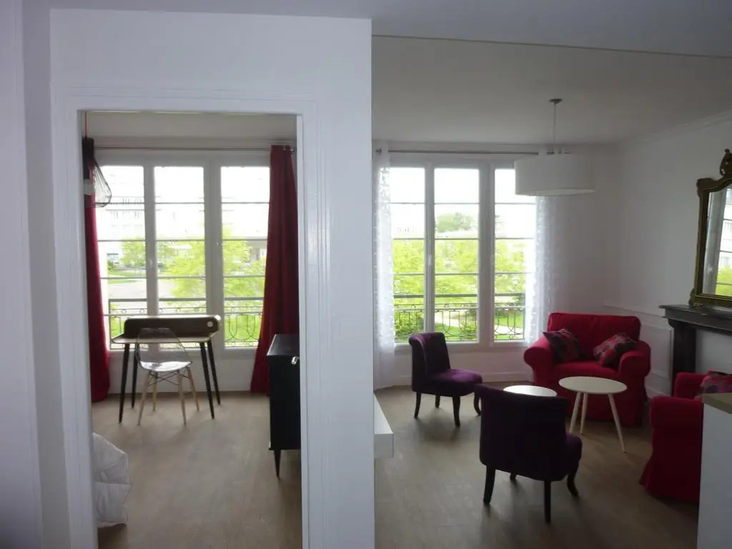 Brest Suite Home