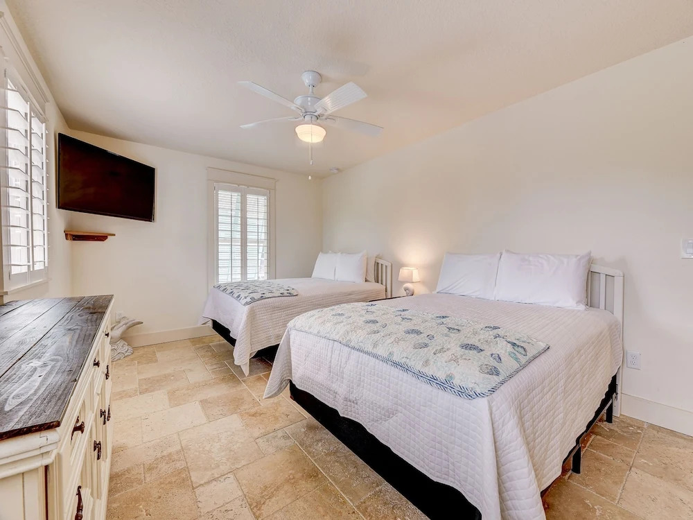 Sea Spray Beach House by Vtrips