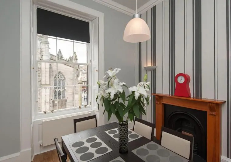 Parliament Sq apt 12 Royal Mile