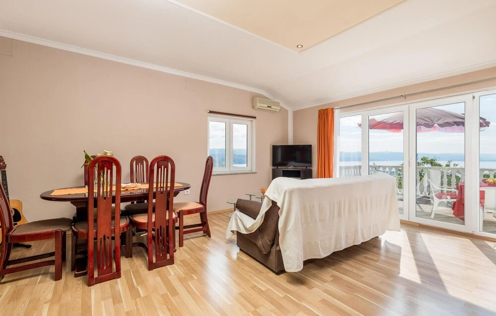 Beautiful Apartment in Lovran With Wifi and 1 Bedrooms