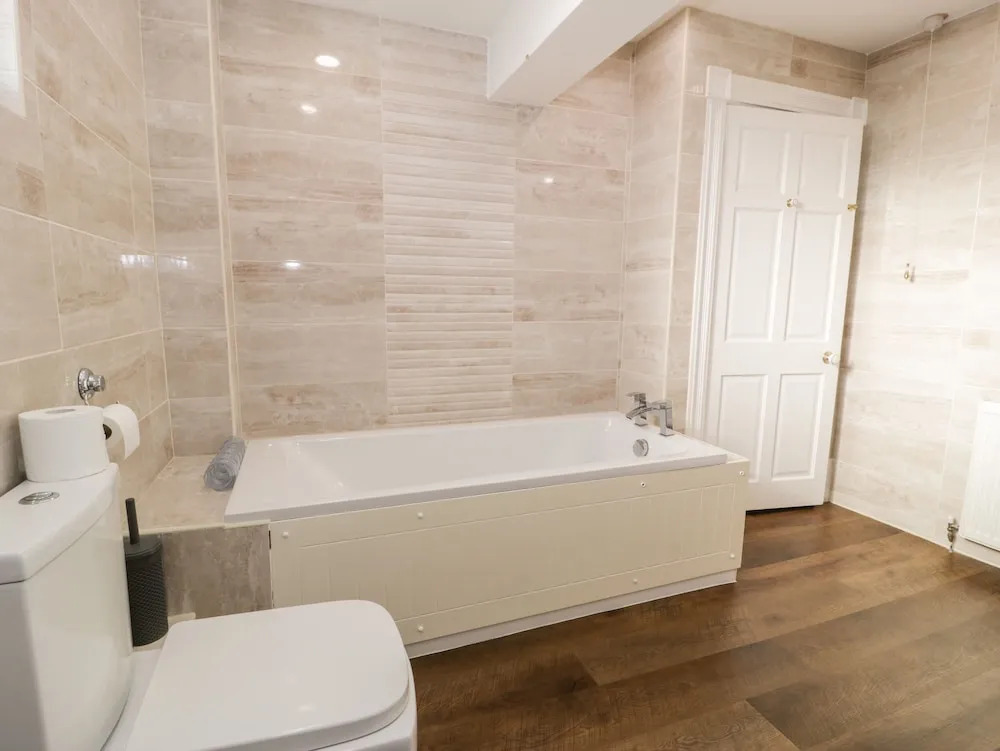 11 Glyn Garth Mews