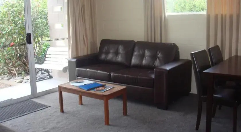 Wainui Beach Motel