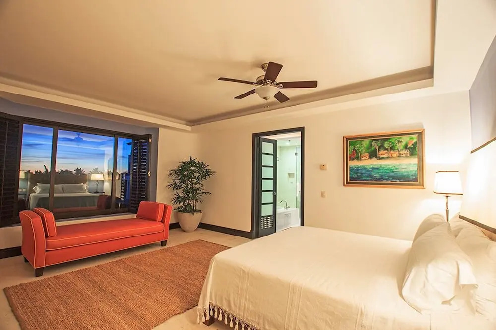 Luxurious 3 Bedroom Condo