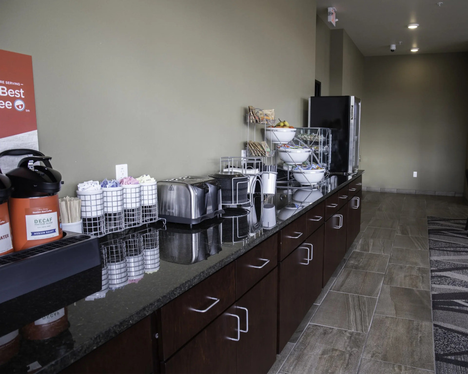 Cobblestone Hotel & Suites - Two Rivers