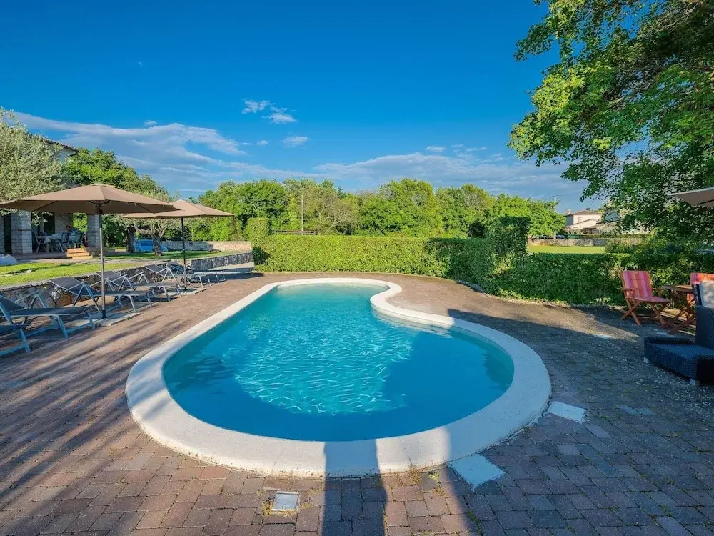 Villa in Tinjan with swimming pool