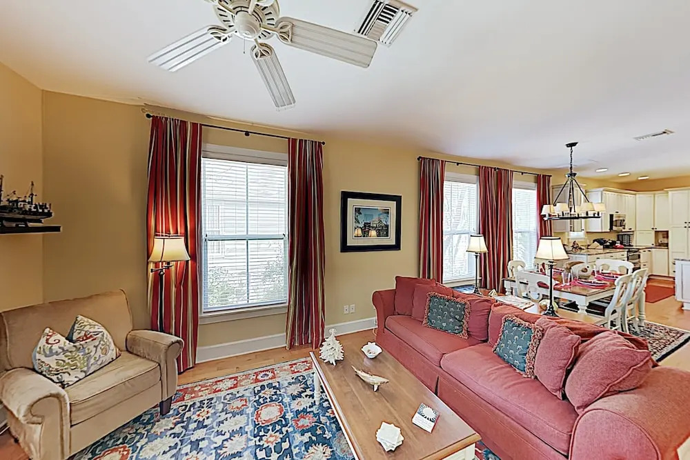 New Listing! the Sea Turtle Inn Uptown Gem 2 Bedroom Home