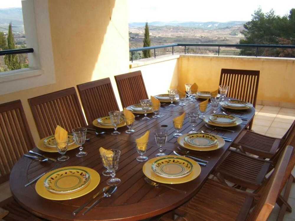 Peaceful Villa in Saint-Saturnin-lès-Apt with Swimming Pool