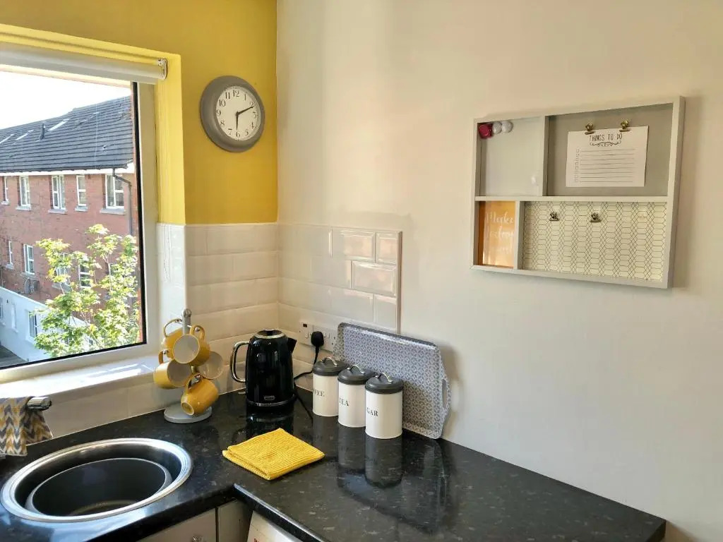 Ardenlee - Stylish 3 bed apt close to city, parking and WIFI