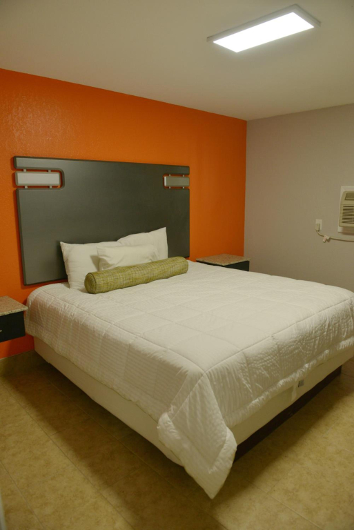Rodeway Inn & Suites Winter Haven Chain of Lakes