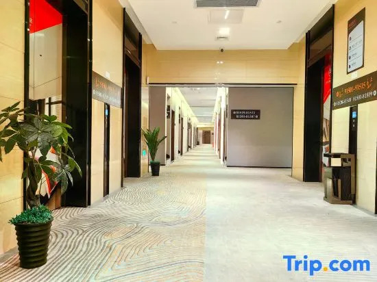 Yongjiang Holiday Hotel+ (Nanning East Railway Station)