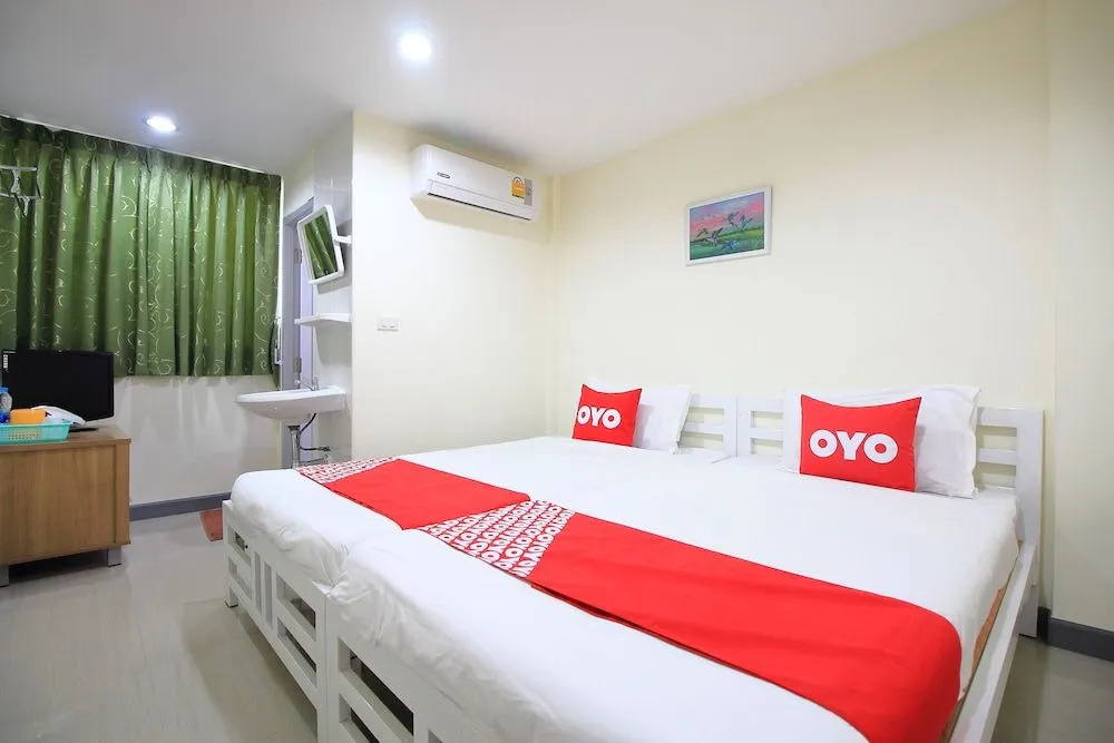 OYO 439 Bed and Bus Hotel