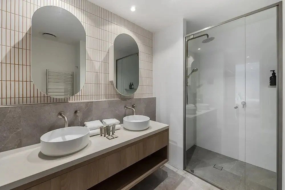 Coastal Bliss: 3-bedroom Retreat With Pool