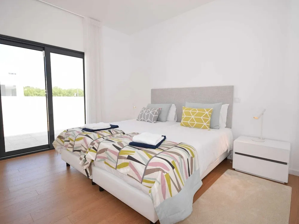 Sunny Villa Near Obidos w/ Beaches