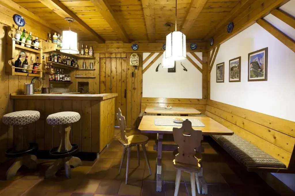 Hotel Bellaria - Cortina dAmpezzo - parking