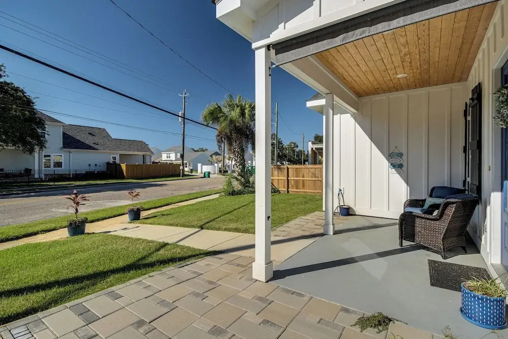 Steps to Beach: Modern Gulfport Getaway!