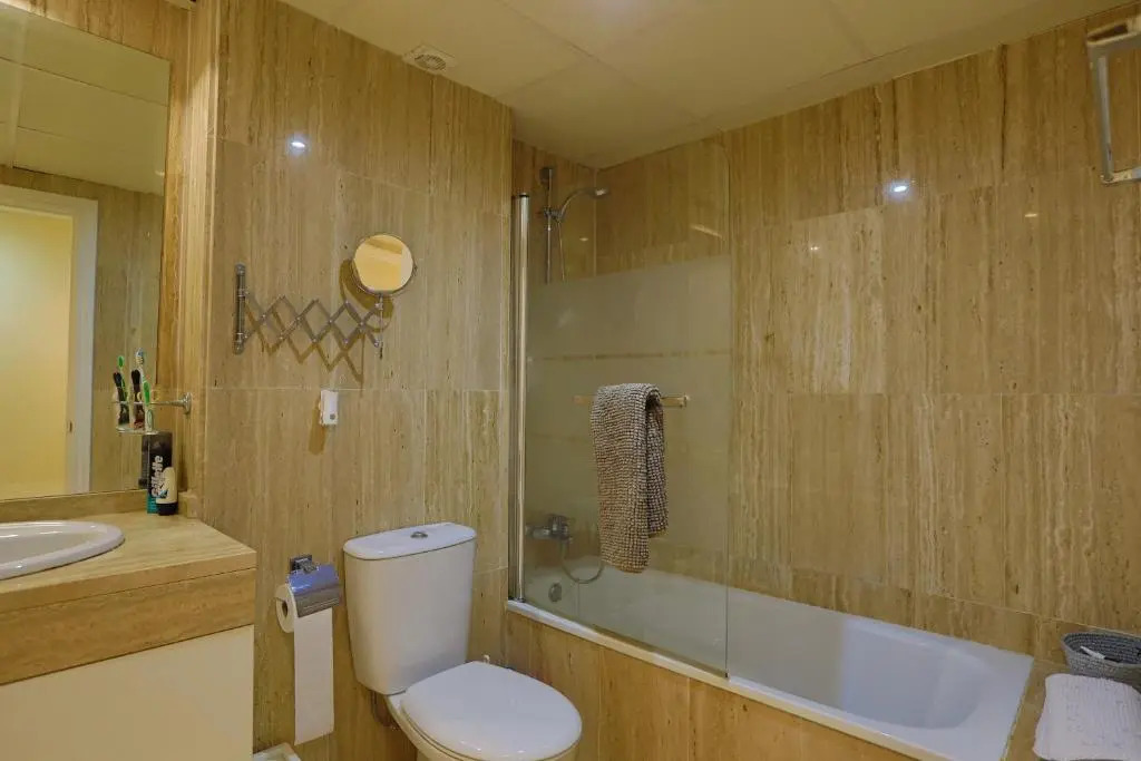 R25 Modern bright 2 bedroom apartment