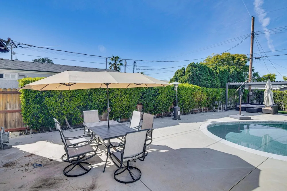 Studio Tours & Universal Fun! Burbank Family Home