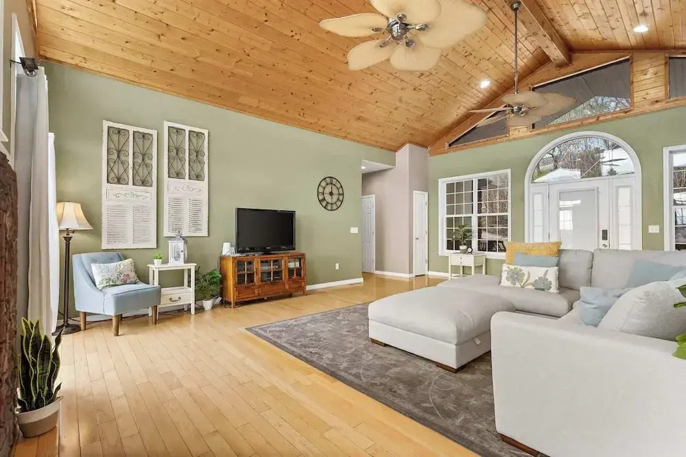 The Greenview Manor - Lake Views