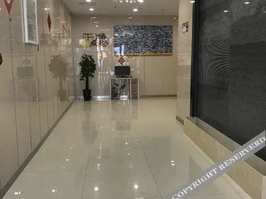 Super 8 Hotel (Beijing Bird's Nest Wukuang Building)