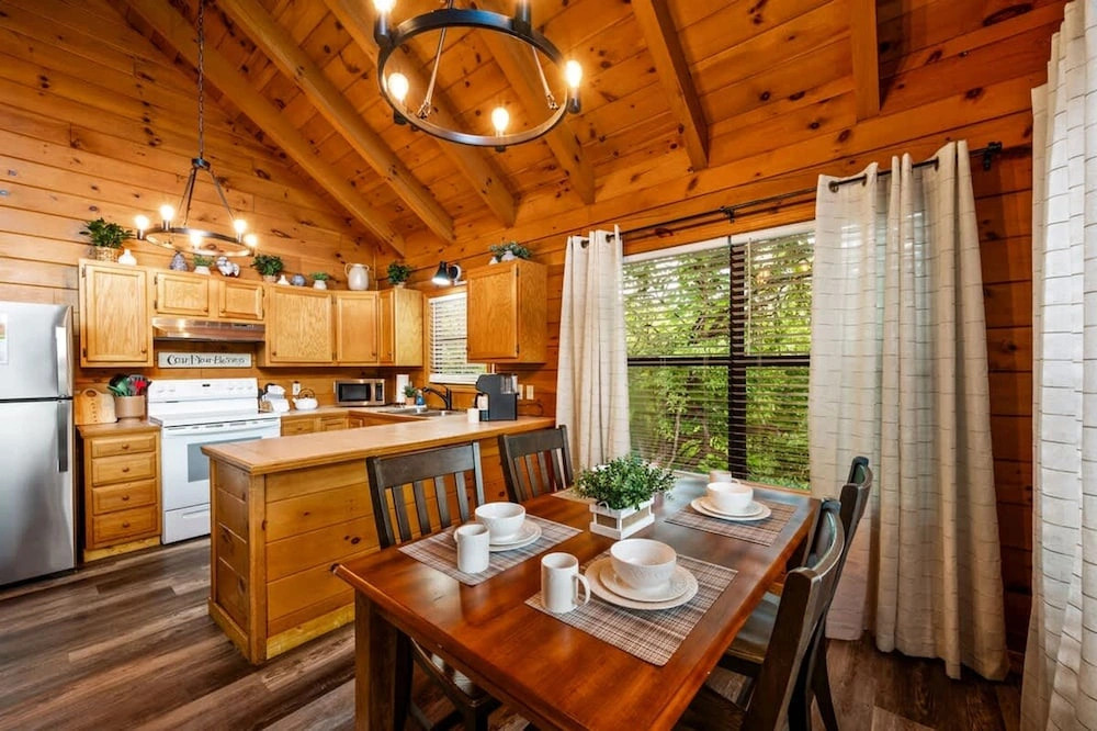 View-location-hot Tub-pool Table-3 Fireplaces