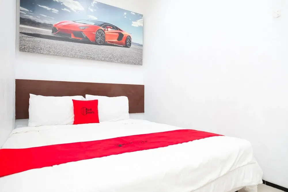 RedDoorz Padang Pasir near Petra University Surabaya
