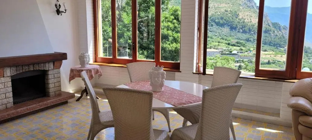 De Vivo Realty - Villa Cristina