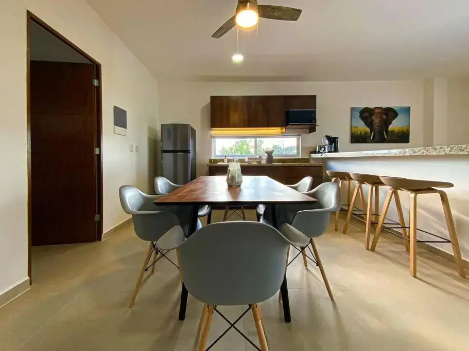 Luxury Condo 10 min walk from the Beach