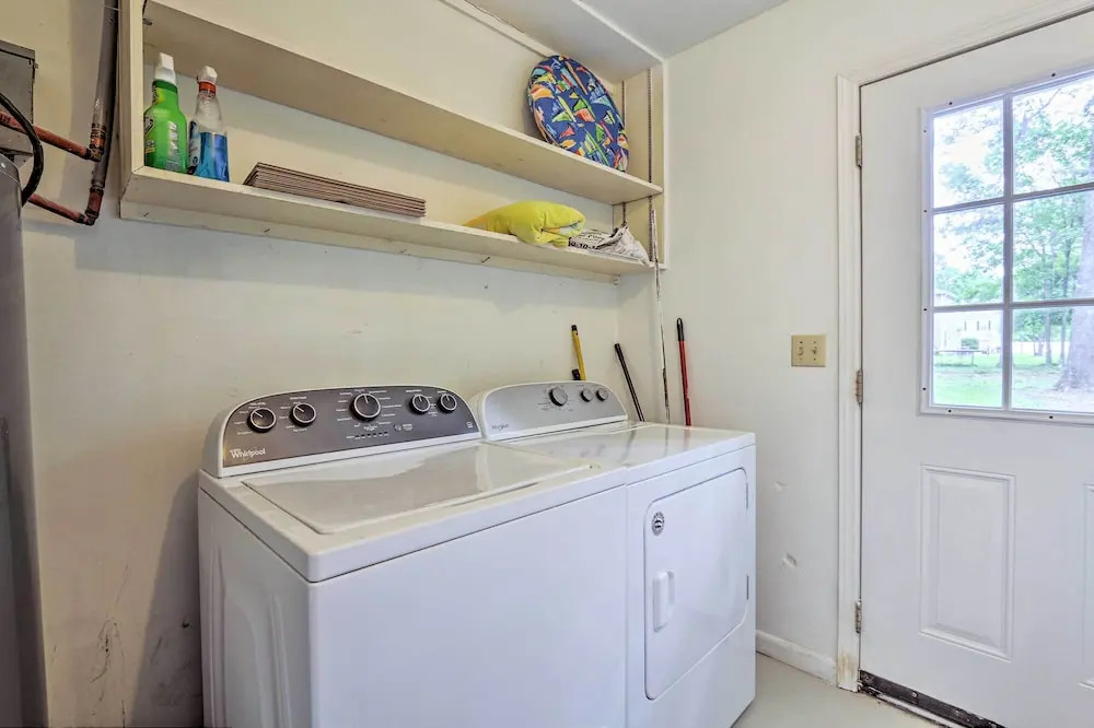 Cozy Studio With Yard, 6 Miles to Dwtn Beaufort!