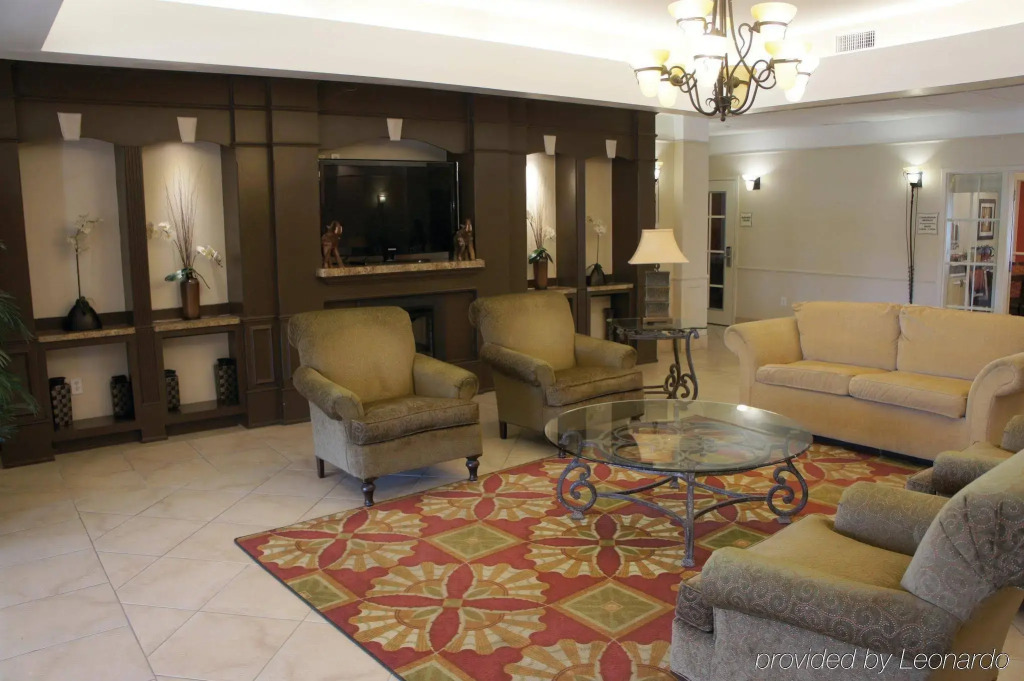 La Quinta Inn & Suites by Wyndham Winnie