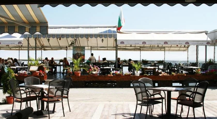 Iris Hotel