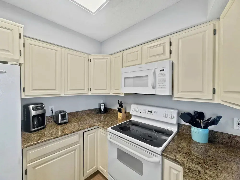 Duplex Beach Home for 6 With Balcony & Resort-style Amenities