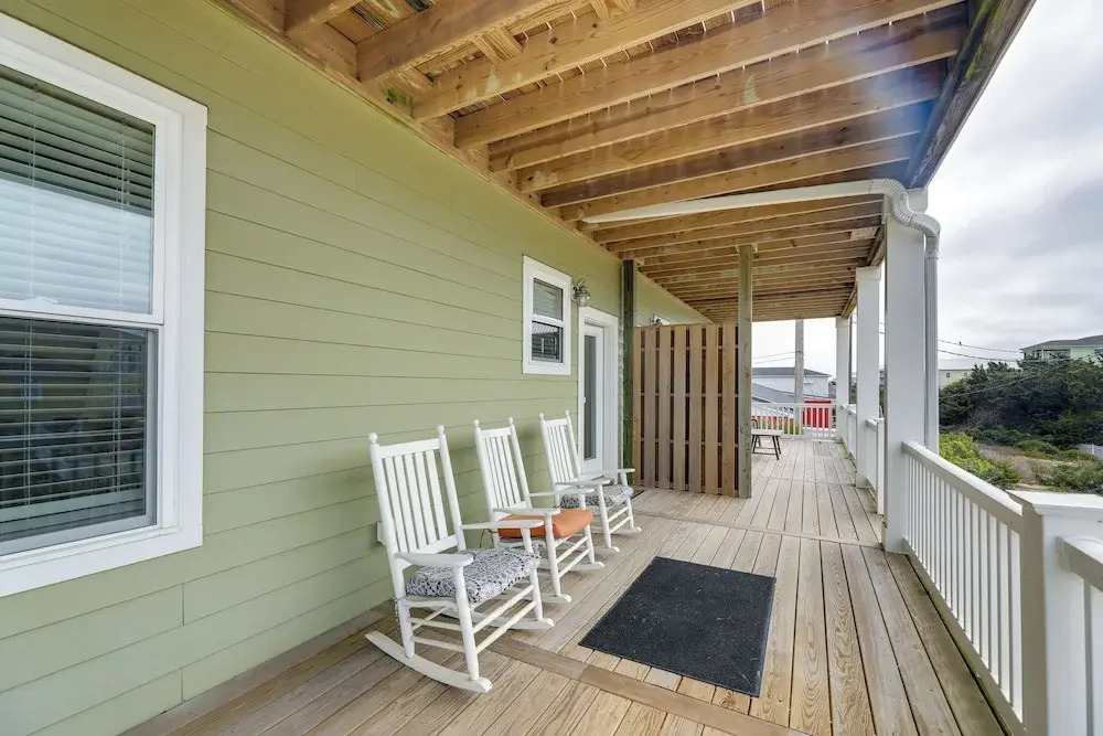 Emerald Isle Getaway w/ Decks & Beach Views!
