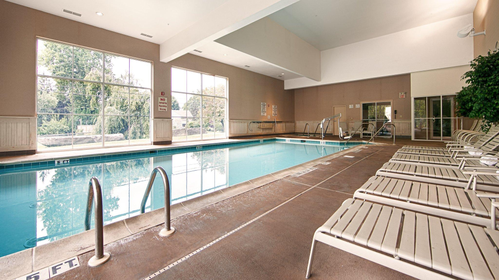 Best Western PLUS Revere Inn & Suites