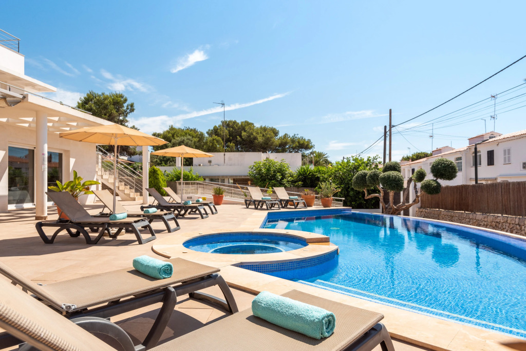 Villa Primasol by Villa Plus