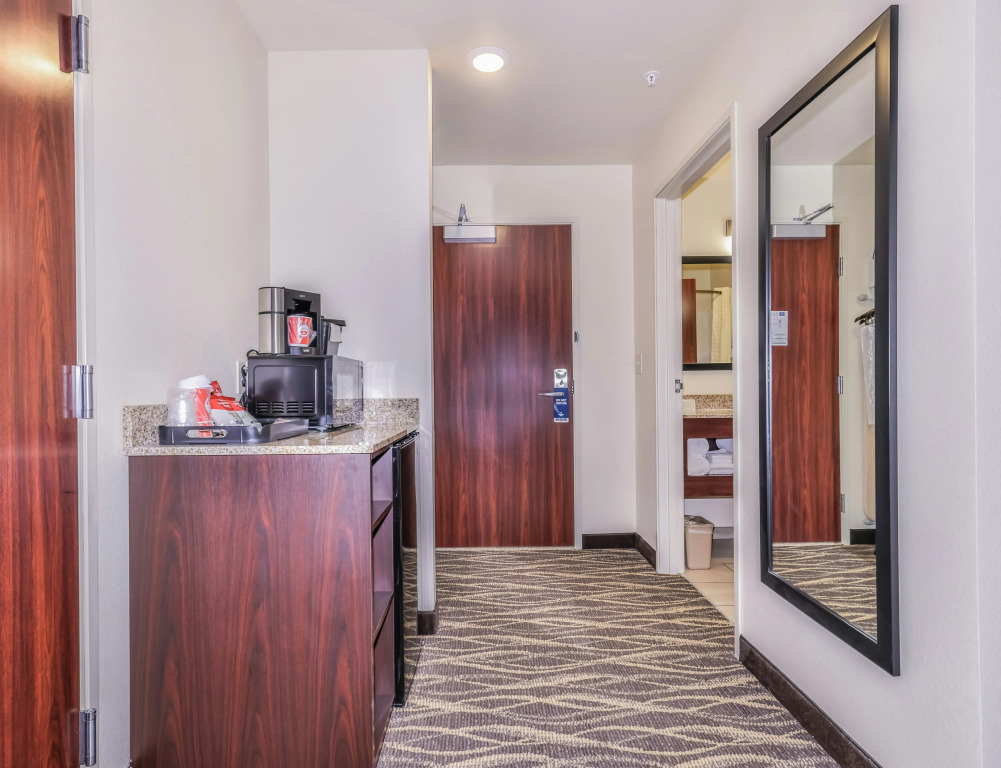 Cobblestone Hotel & Suites - Rhinelander